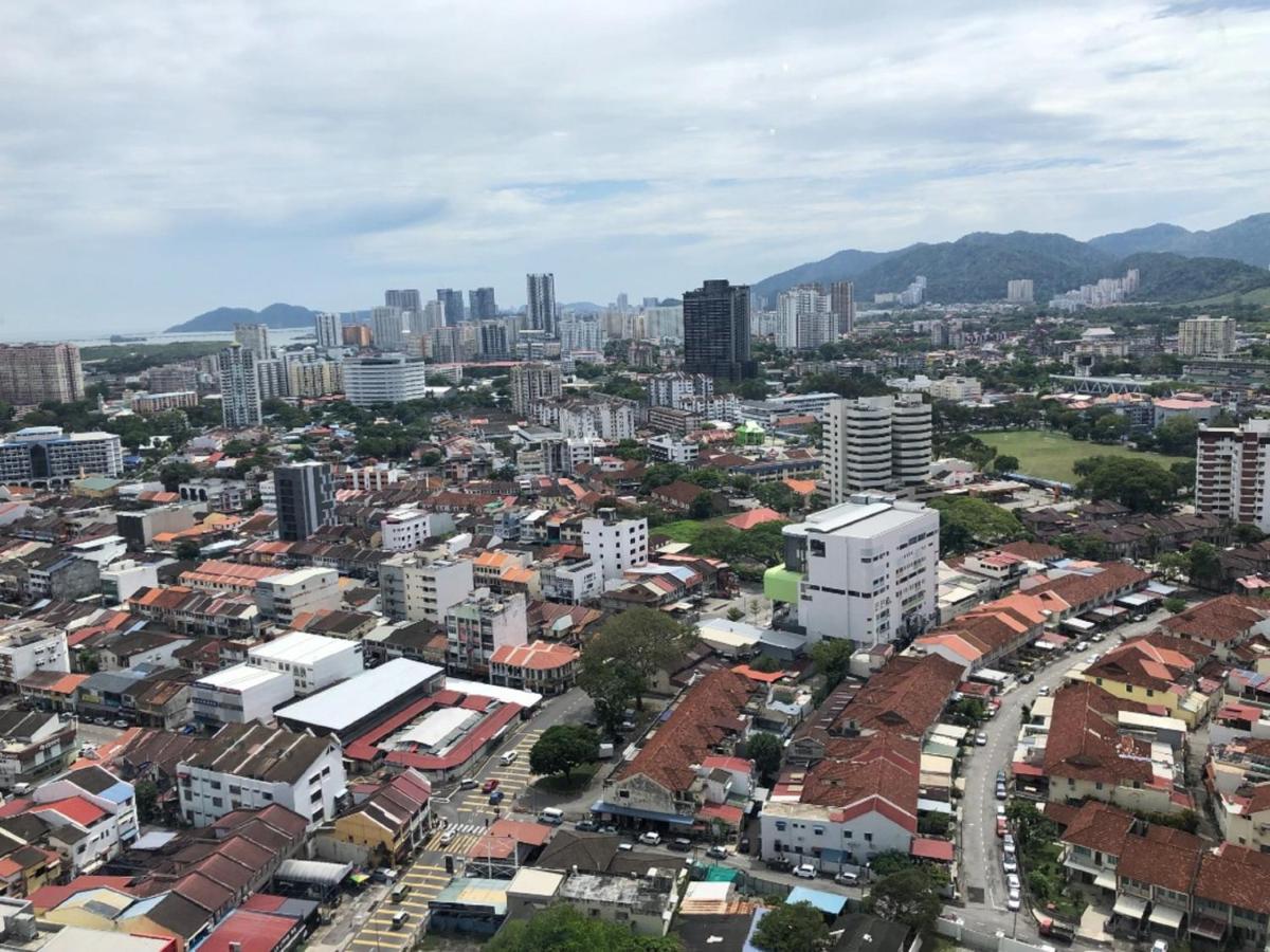 Tropicana 218 Macalister Netflix Unit By Blue Sky Holidays George Town