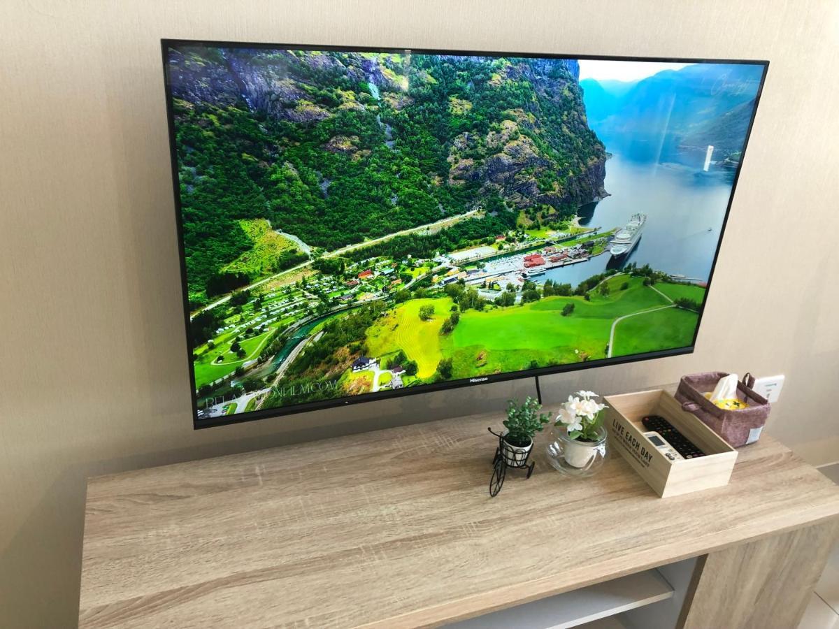 Tropicana 218 Macalister Netflix Unit By Blue Sky Holidays *