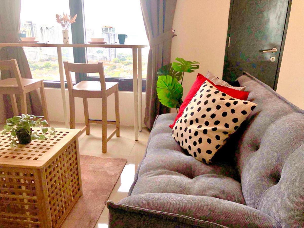 Tropicana 218 Macalister Netflix Unit By Blue Sky Holidays George Town