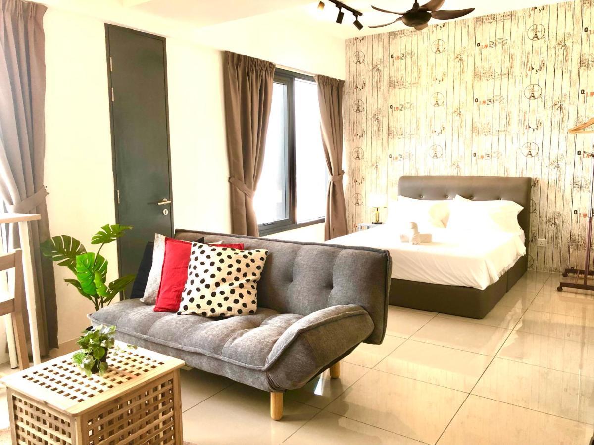 Tropicana 218 Macalister Netflix Unit By Blue Sky Holidays George Town