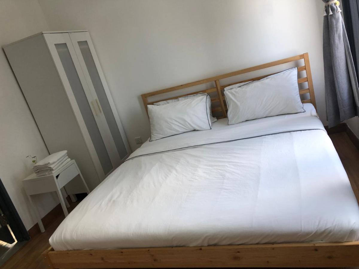 Tropicana 218 Macalister Netflix Unit By Blue Sky Holidays * George Town