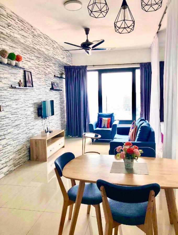 Tropicana 218 Macalister Netflix Unit By Blue Sky Holidays
