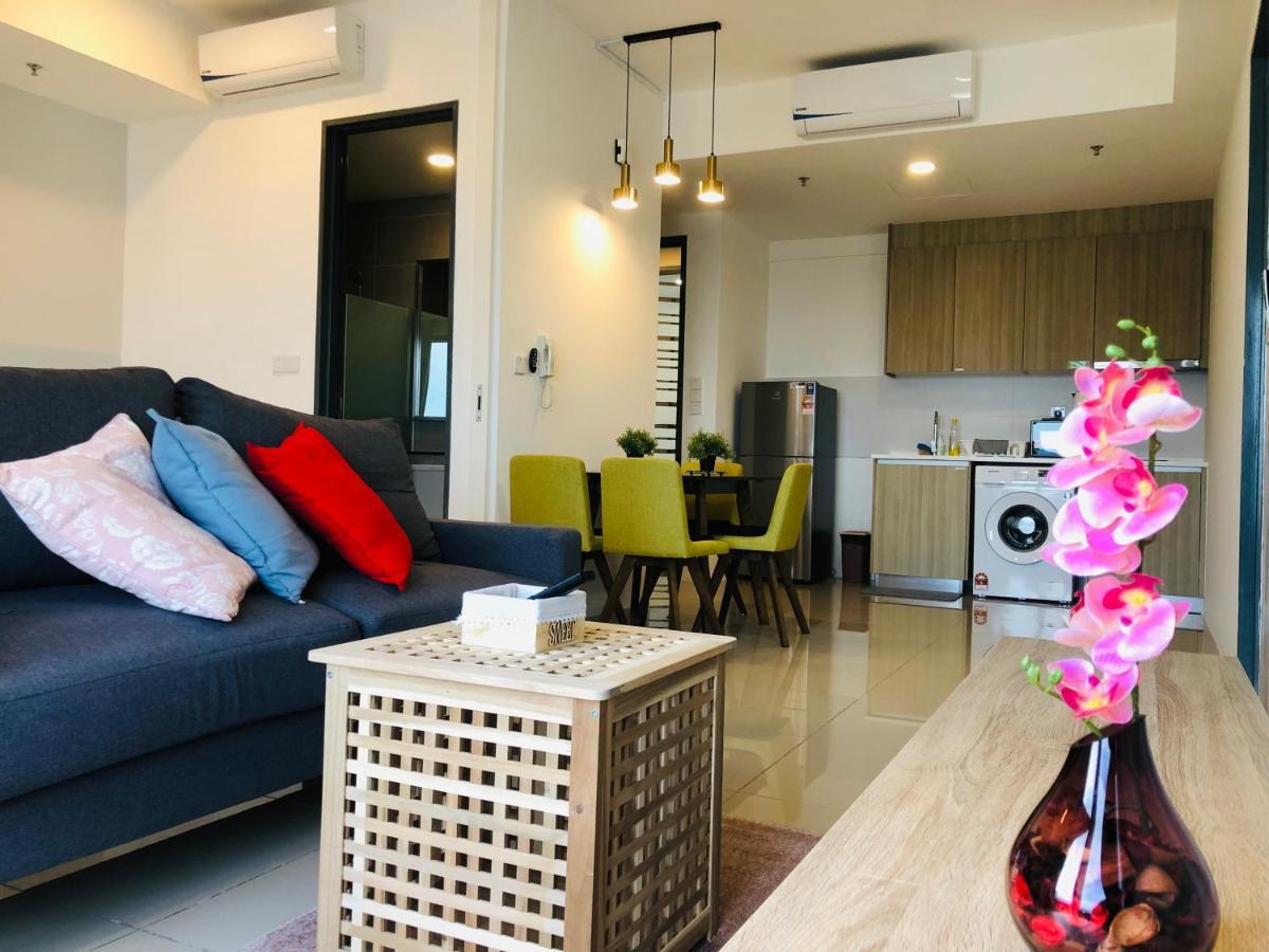 Tropicana 218 Macalister Netflix Unit By Blue Sky Holidays * George Town