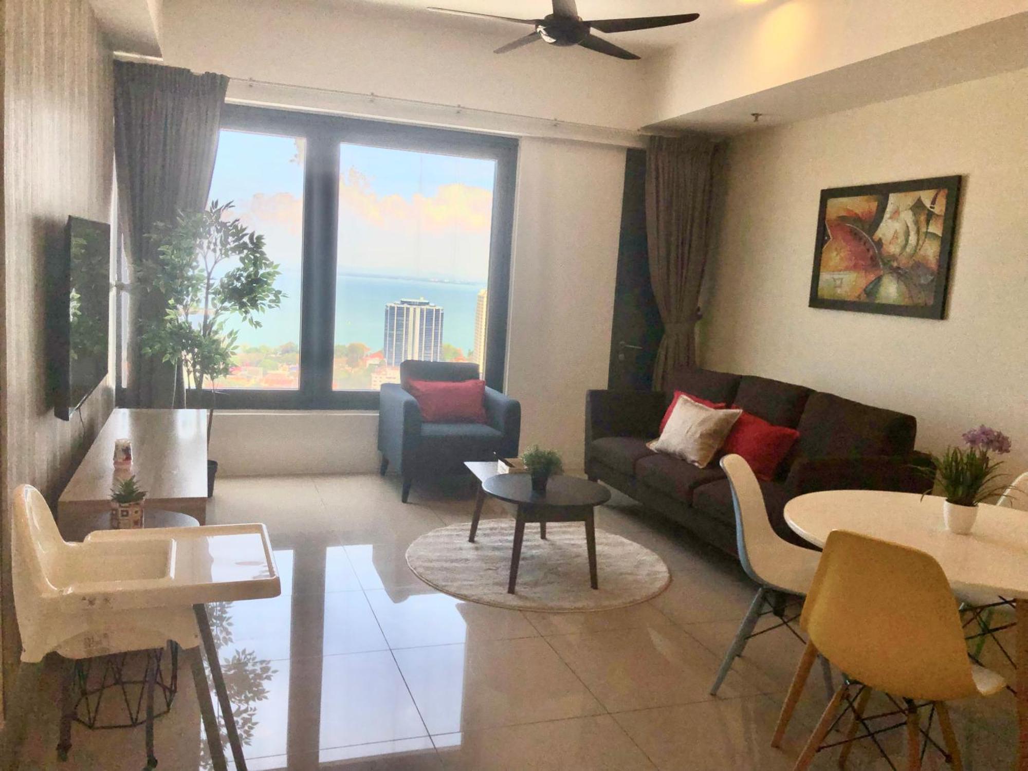 Tropicana 218 Macalister Netflix Unit By Blue Sky Holidays * George Town