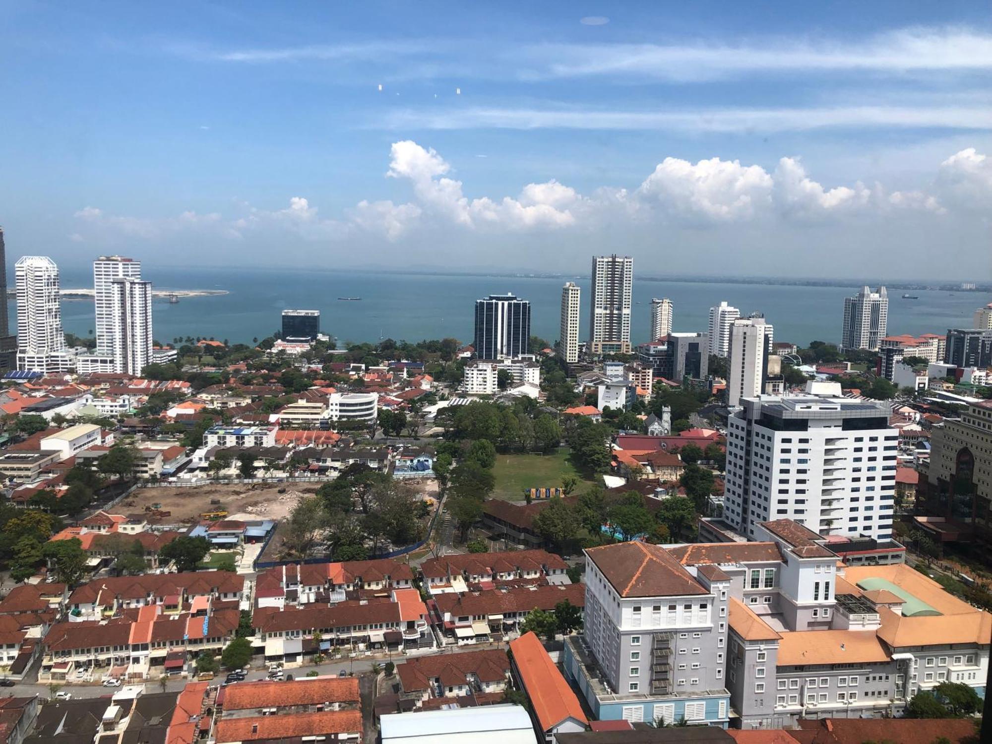 Tropicana 218 Macalister Netflix Unit By Blue Sky Holidays George Town