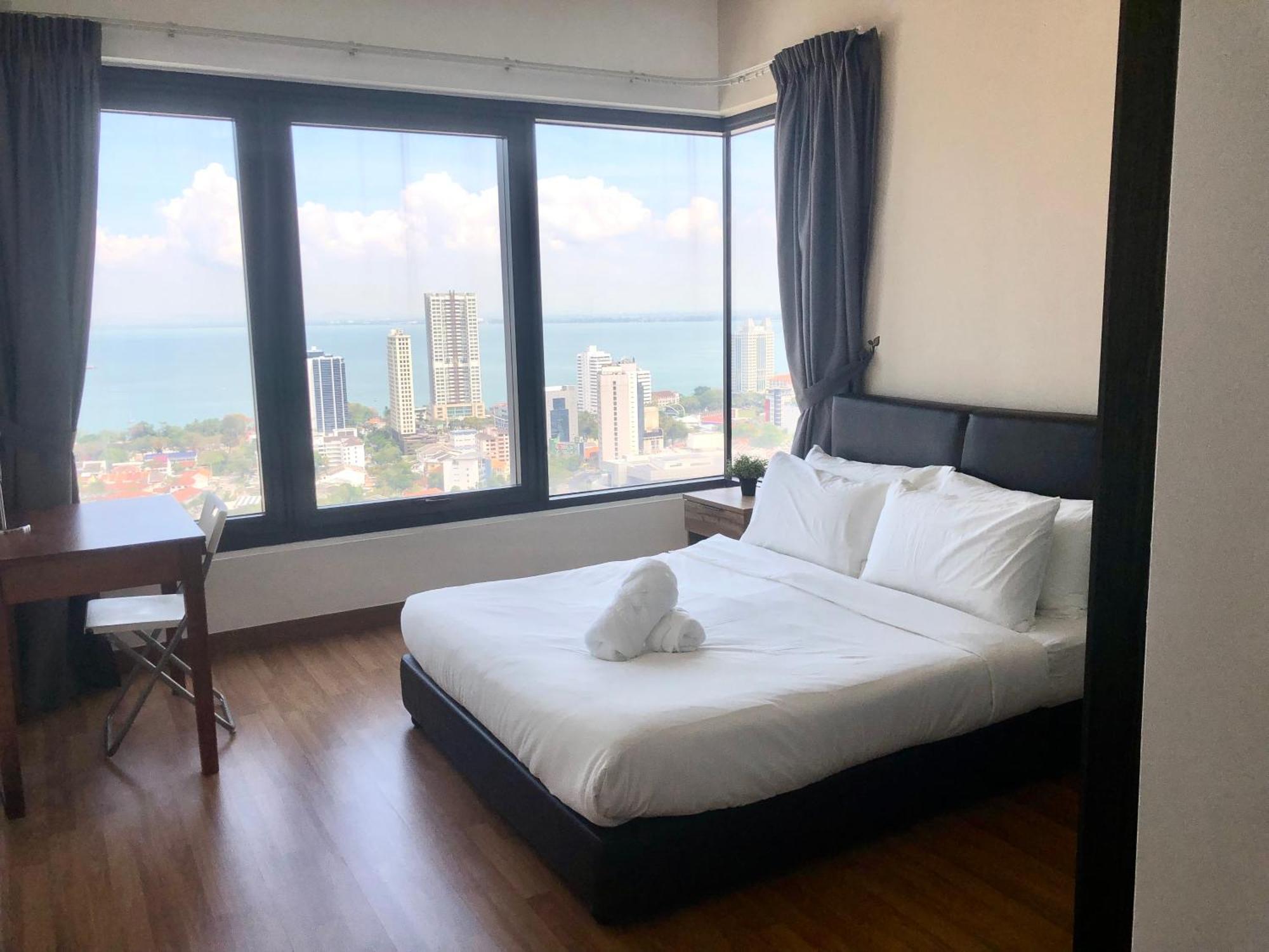 Tropicana 218 Macalister Netflix Unit By Blue Sky Holidays George Town