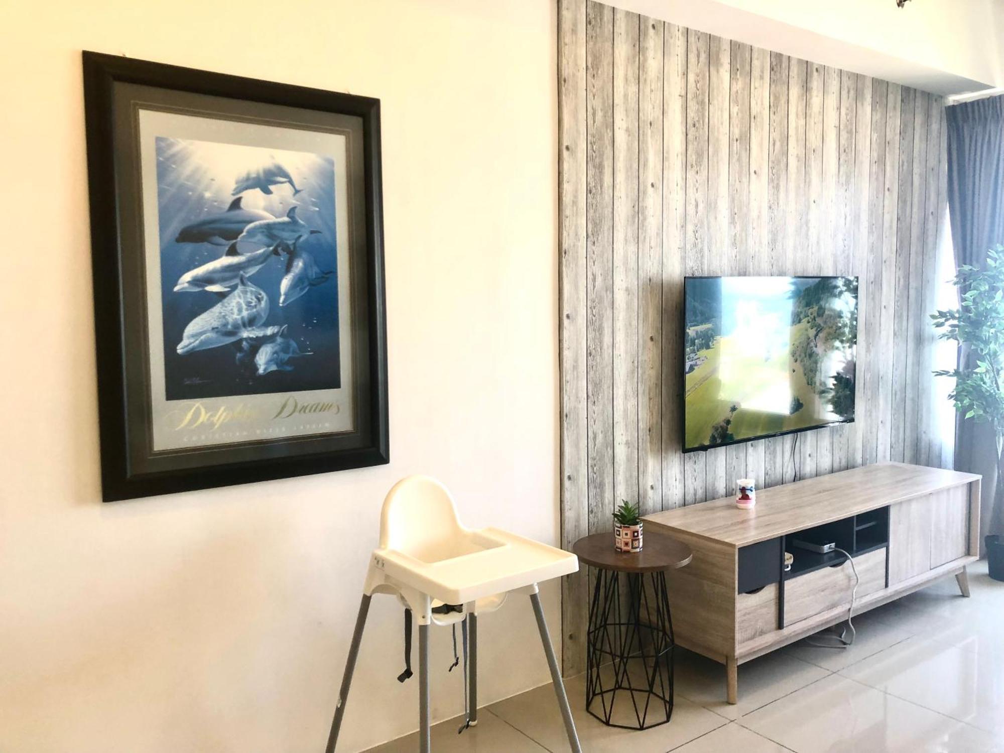 Tropicana 218 Macalister Netflix Unit By Blue Sky Holidays * George Town