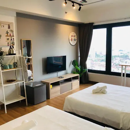 Tropicana 218 Macalister Netflix Unit By Blue Sky Holidays George Town Exterior photo